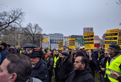 Taxifahrer bei der Kundgebung vor dem Verkehrsministerium