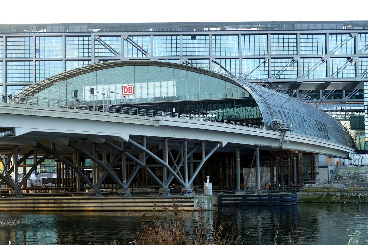 Hauptbahnhof Berlin, Blick auf das Friedrich-List-Ufer